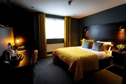 Two Night Stay with Dinner and Fizz for Two at The Vicarage Freehouse and Rooms